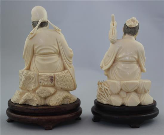 Two Chinese ivory seated figures, early 20th century, 10.5cm